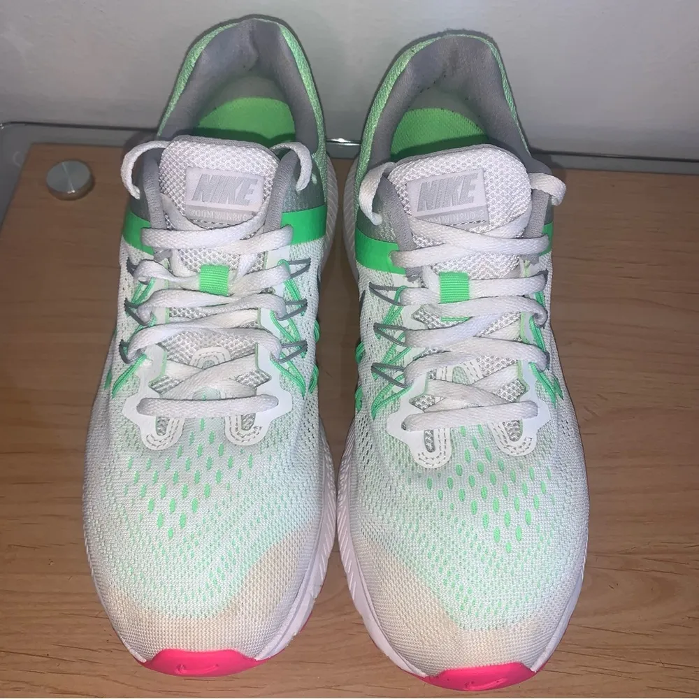 Nike Women's Zoom Winflo 2 Running Shoe Size 9 White/Metallic Silver/Pink/Green - Image 5