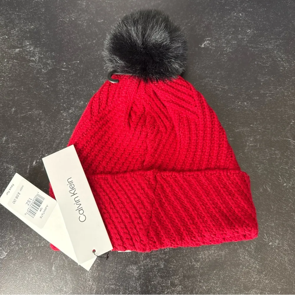 CALVIN KLEIN Women’s Textured Faux Fur Pom Pom Red/black Beanie NWT $58 - Image 9
