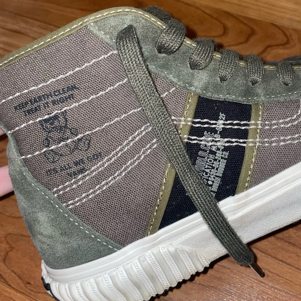 Limited edition earth day high top vans - Image 3