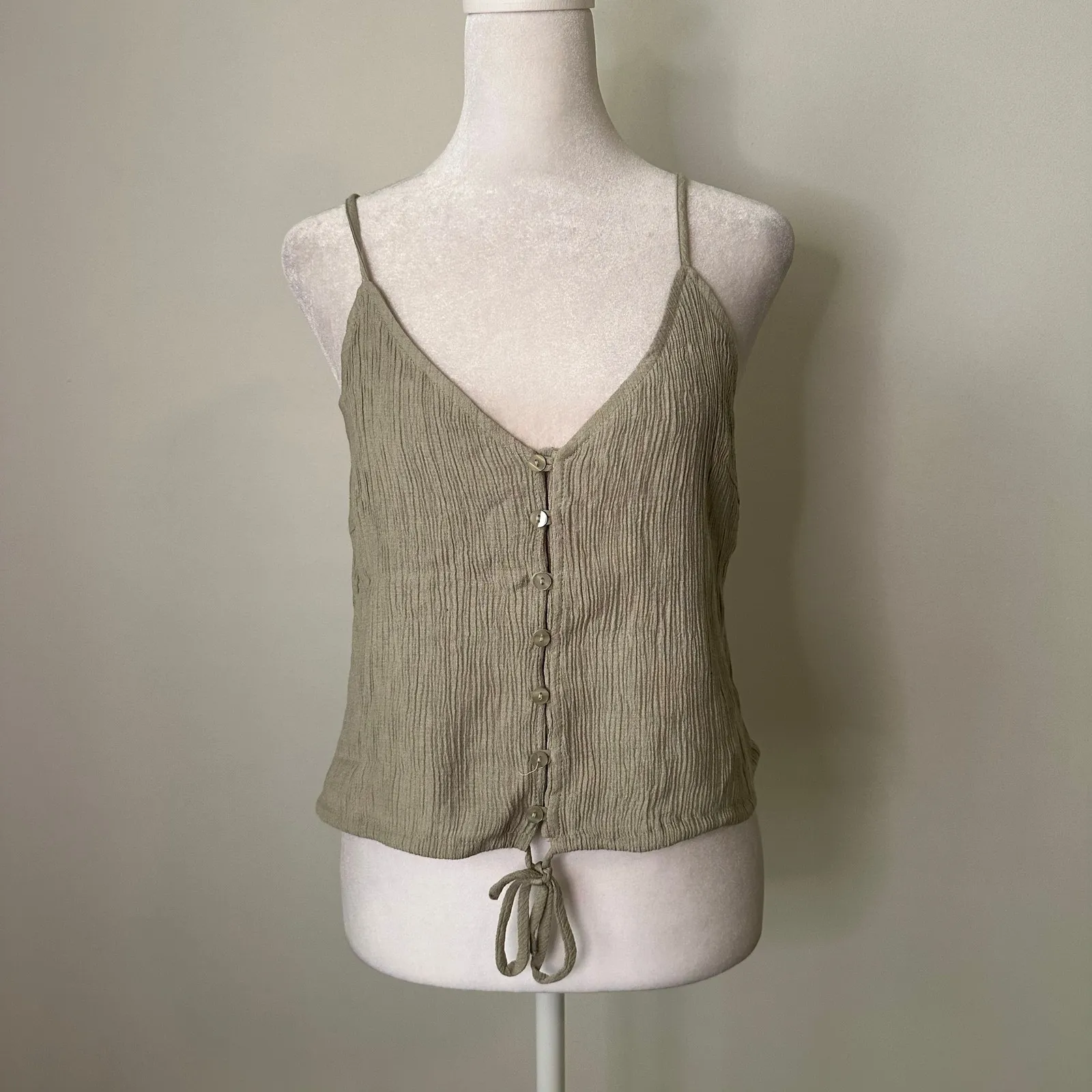 Lulus light sage green sleeveless button front crop tank top size M - Image 2