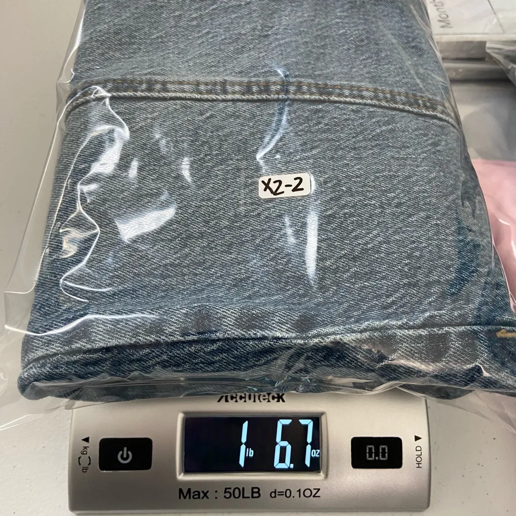 EUC Universal Thread women’s medium wash seam ripped‎ vintage straight jeans 6 - Image 8