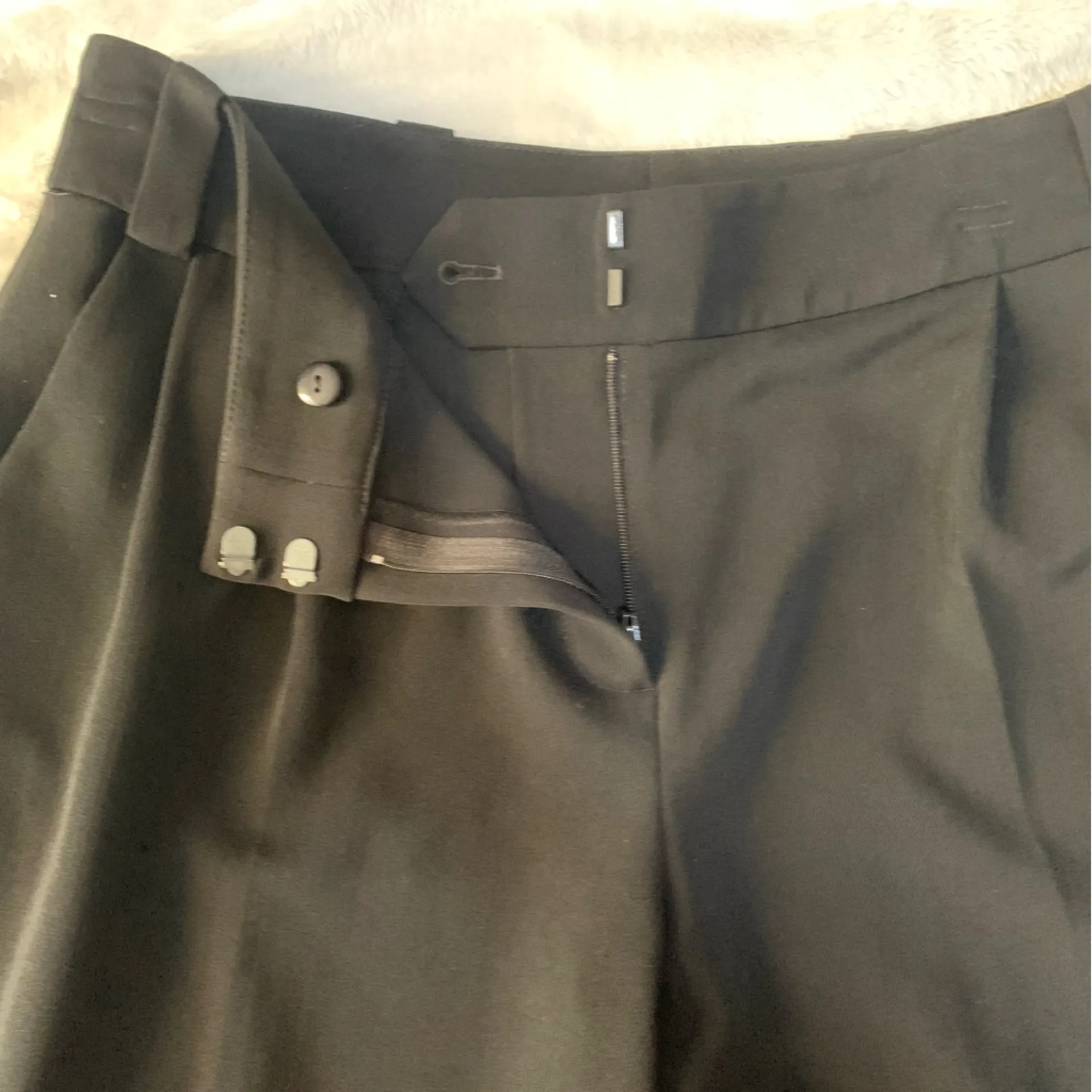 St. John size 8 medium Black Women's Bermuda shorts business - Image 5