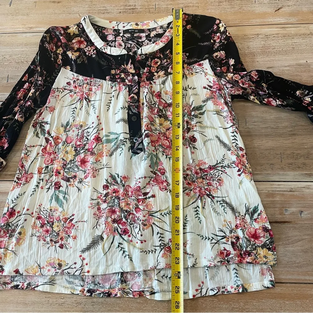 Miss Me Floral Henley Top Medium - Image 5