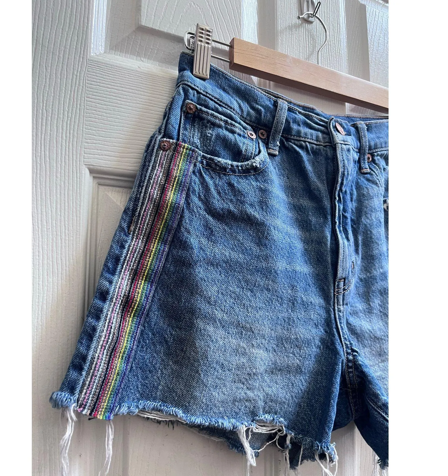American Eagle Cotton Highest Rise 90s Boyfriend Jean Shorts Size 2 Pride Stripe Blue - Image 3