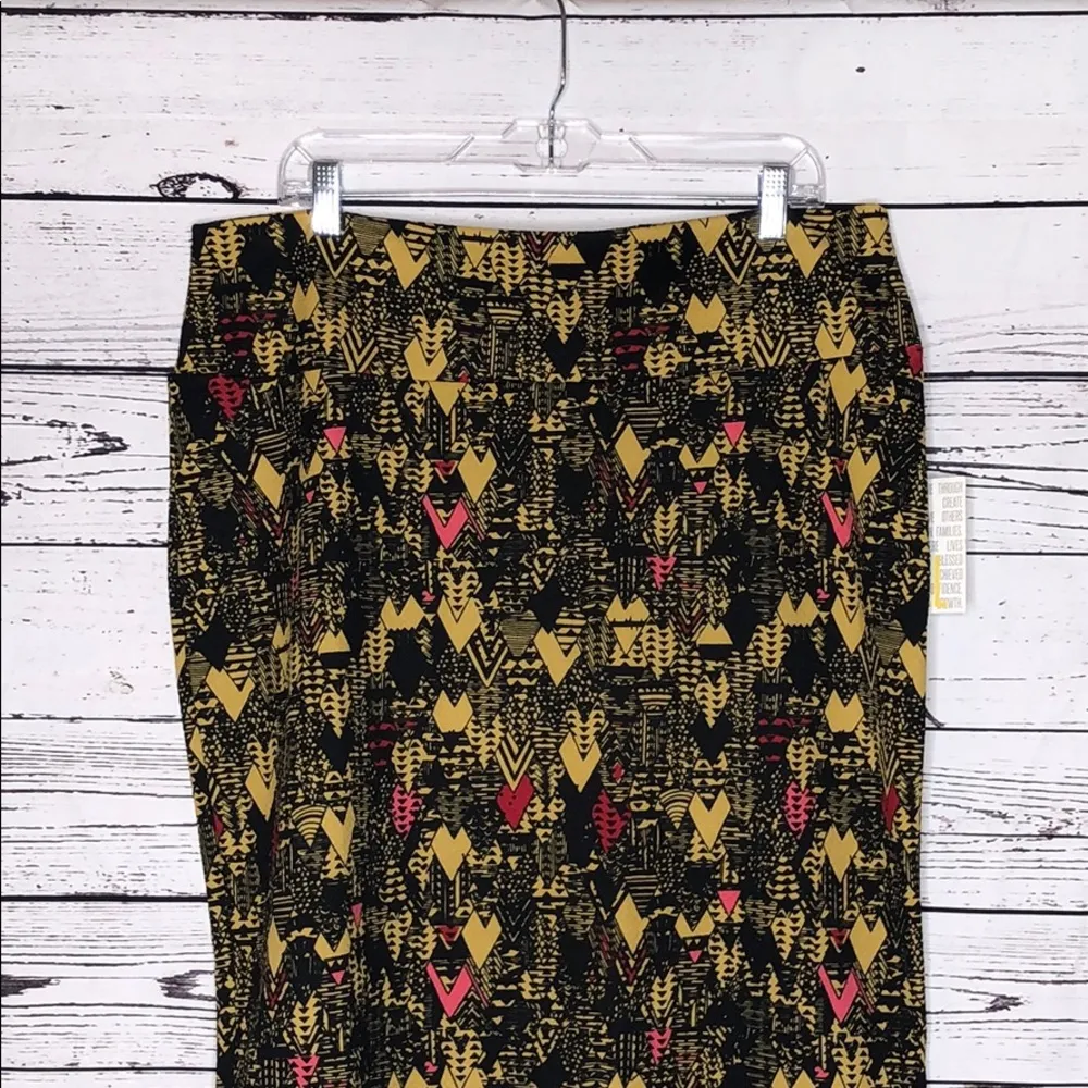 LuLaRoe NWT Size 3XL Geometric Arrow Print Straight Pencil Cassie Skirt - Image 2