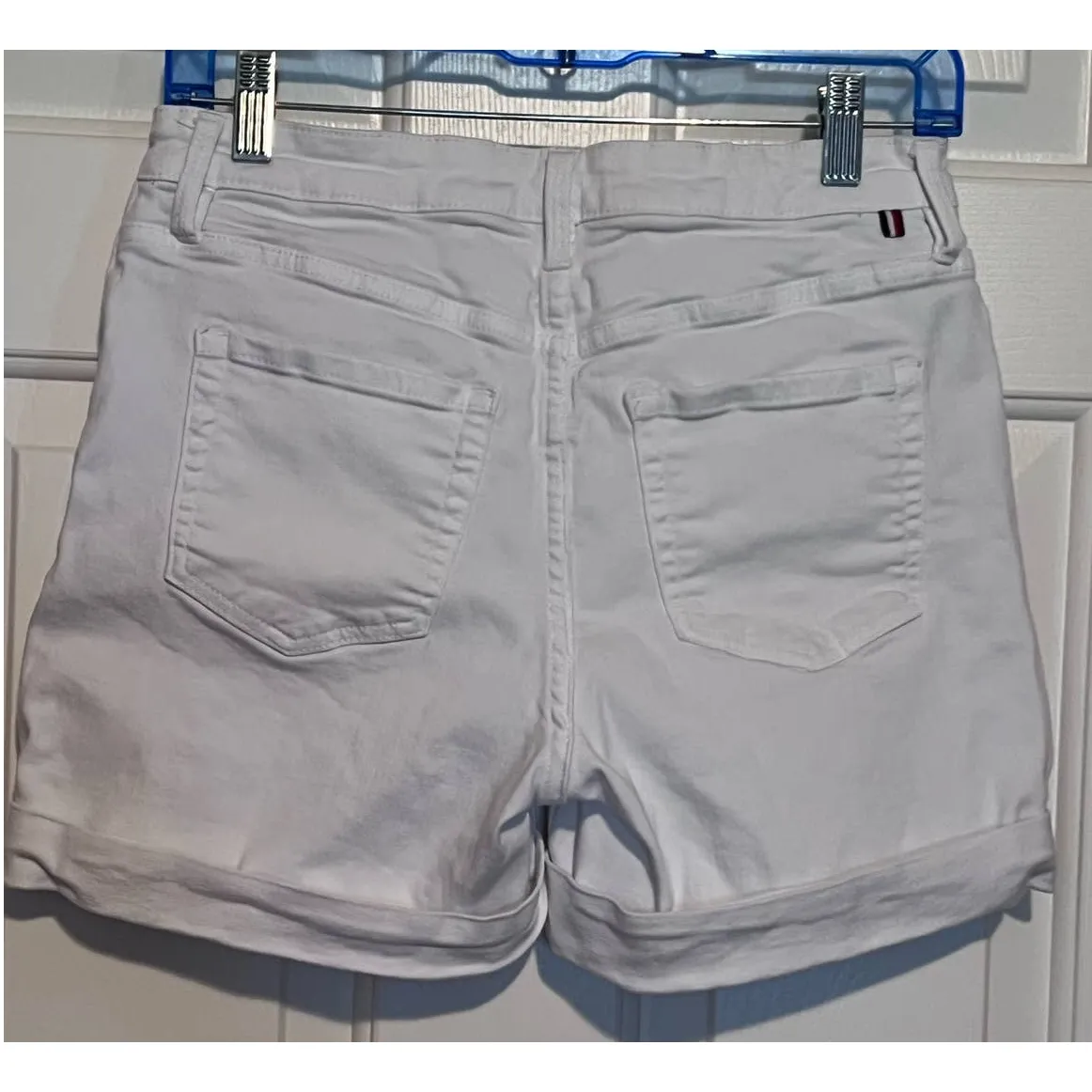 Tommy Hilfiger Women's White Shorts Size 6 12" Long x 14" Waist x‎ 9 1/2" Rise - Image 2
