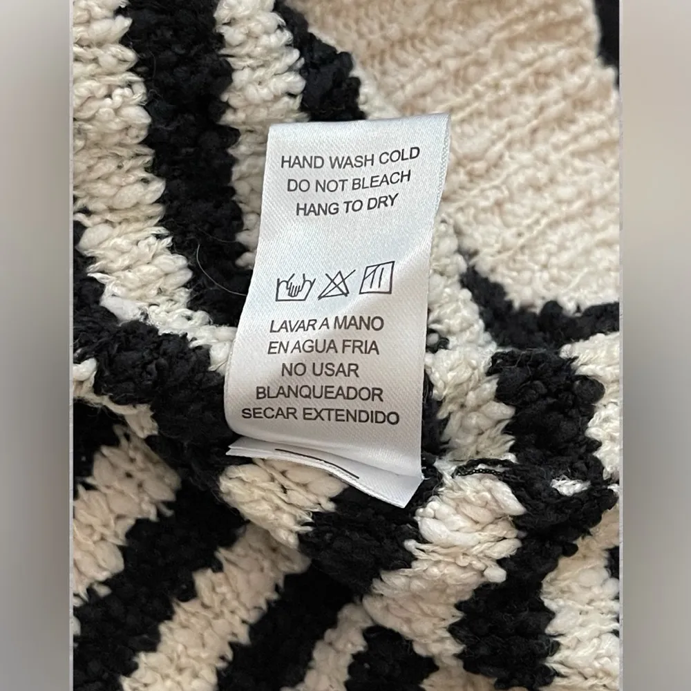 Beige Black Stripes Long Sleeved Crew Neck Knit Sweater Size Large - Image 8