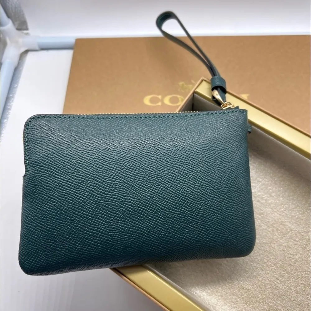 Coach Boxed Wristlet & Charms Gift Set – Perfect Holiday Gift – NWT - Image 10