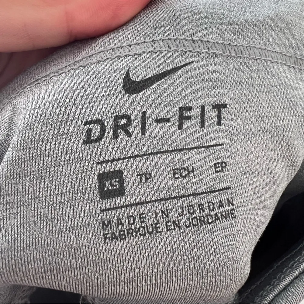 Nike Epic Fast Women's Mid-Rise Pocket Running Leggings in Gray Size XS - Image 8