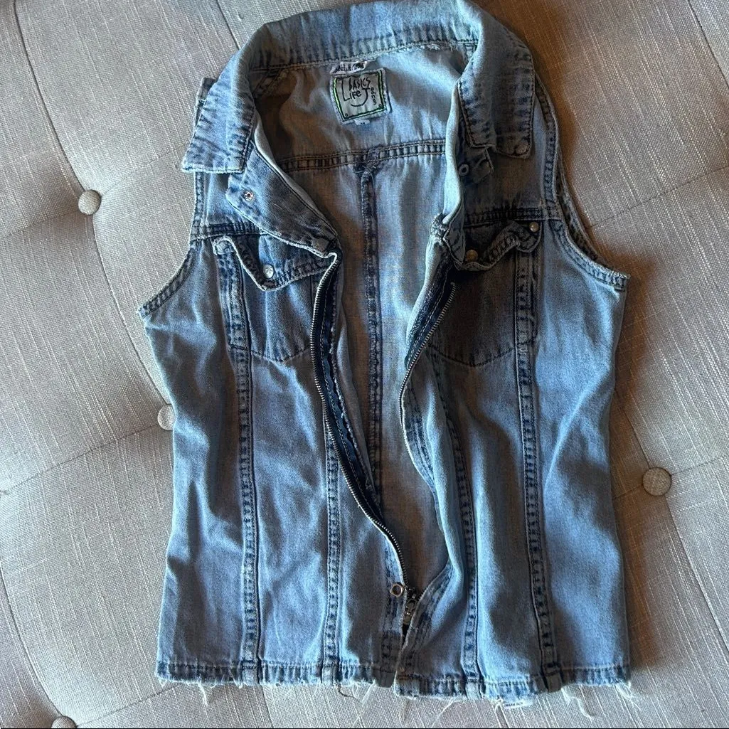 Women’s Life Basics Distressed Denim Zip Vest Size Small Blue - Image 6