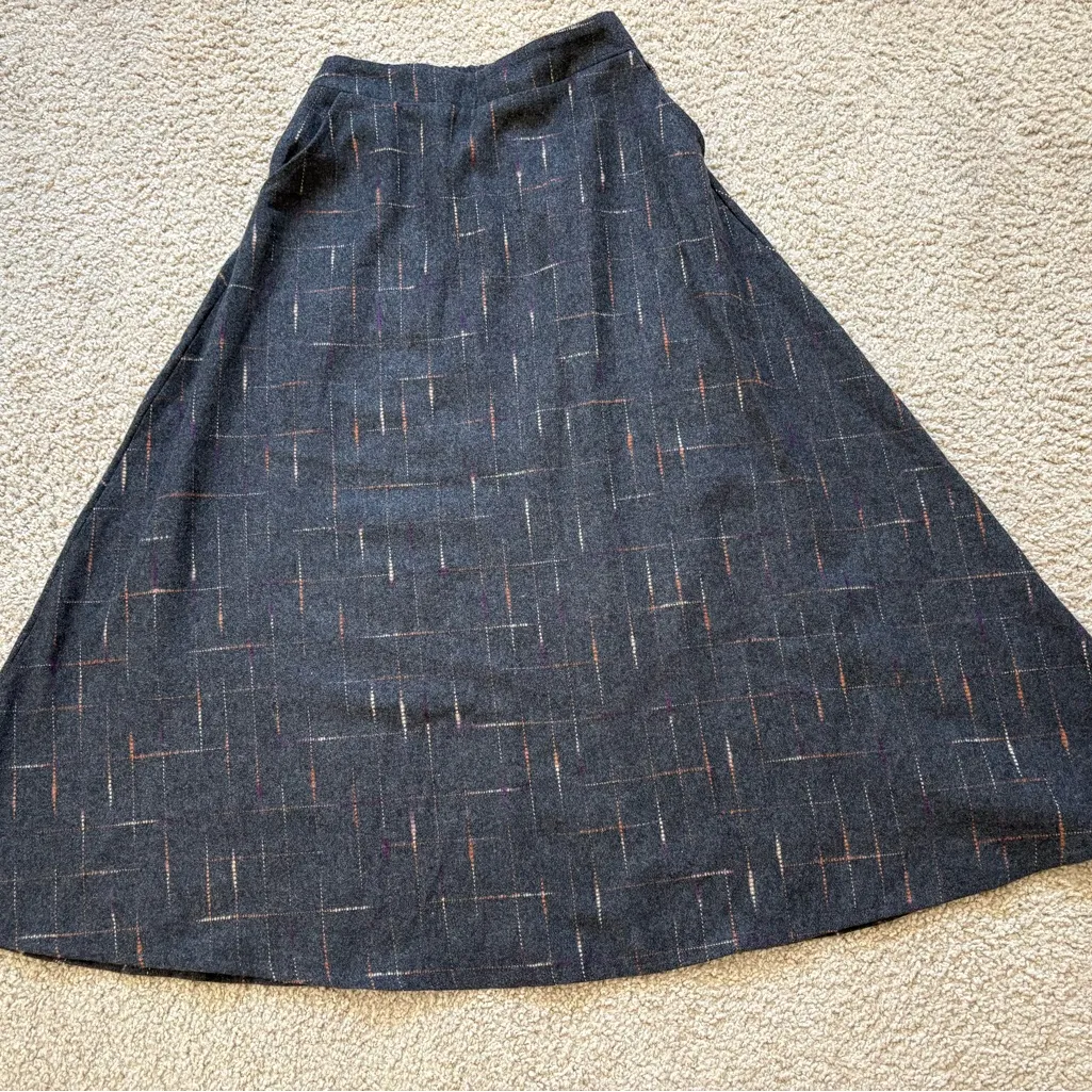 Stylish Faux Wool‎ Ankle Skirt & Mock Neck dropped shoulder Sweater Set, Size S, Green - Image 6