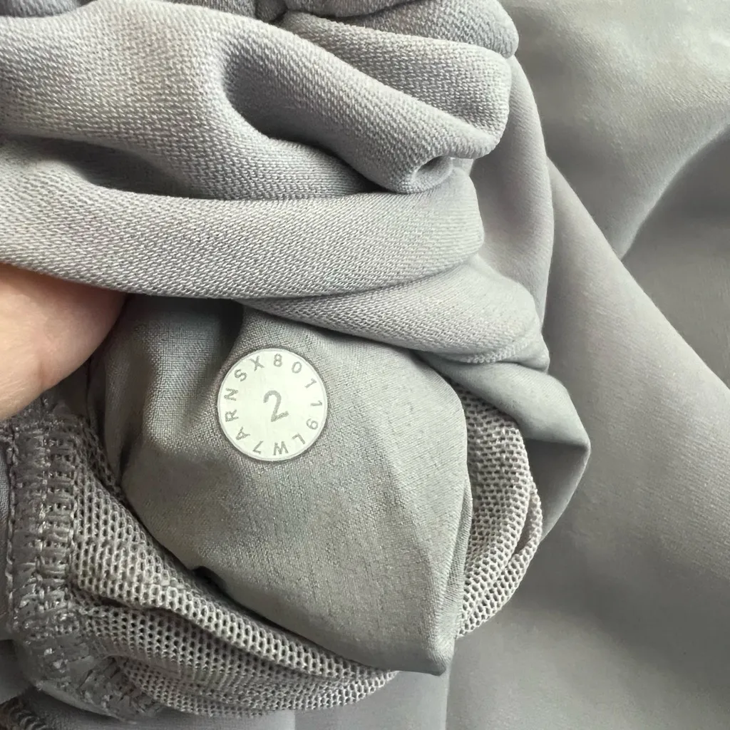 Lululemon On the Fly Short Woven Gray Size 2 - Image 7