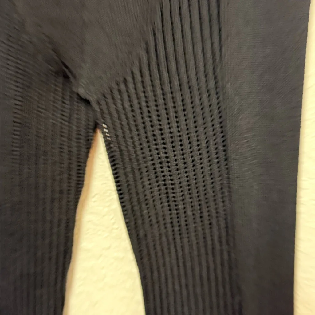 Manière De Voir Black Knitted High Waisted Leggings Size Medium - Image 12