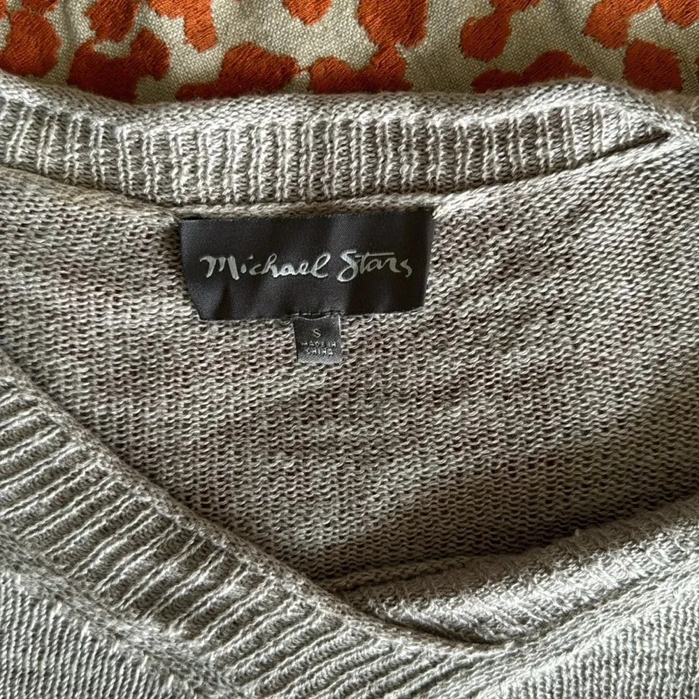 Michael stars taupe long sleeve linen blend v neck knit top sweater size small - Image 7