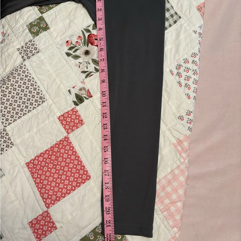 Gymshark Training Leggings in Asphalt Gray size medium - Image 6