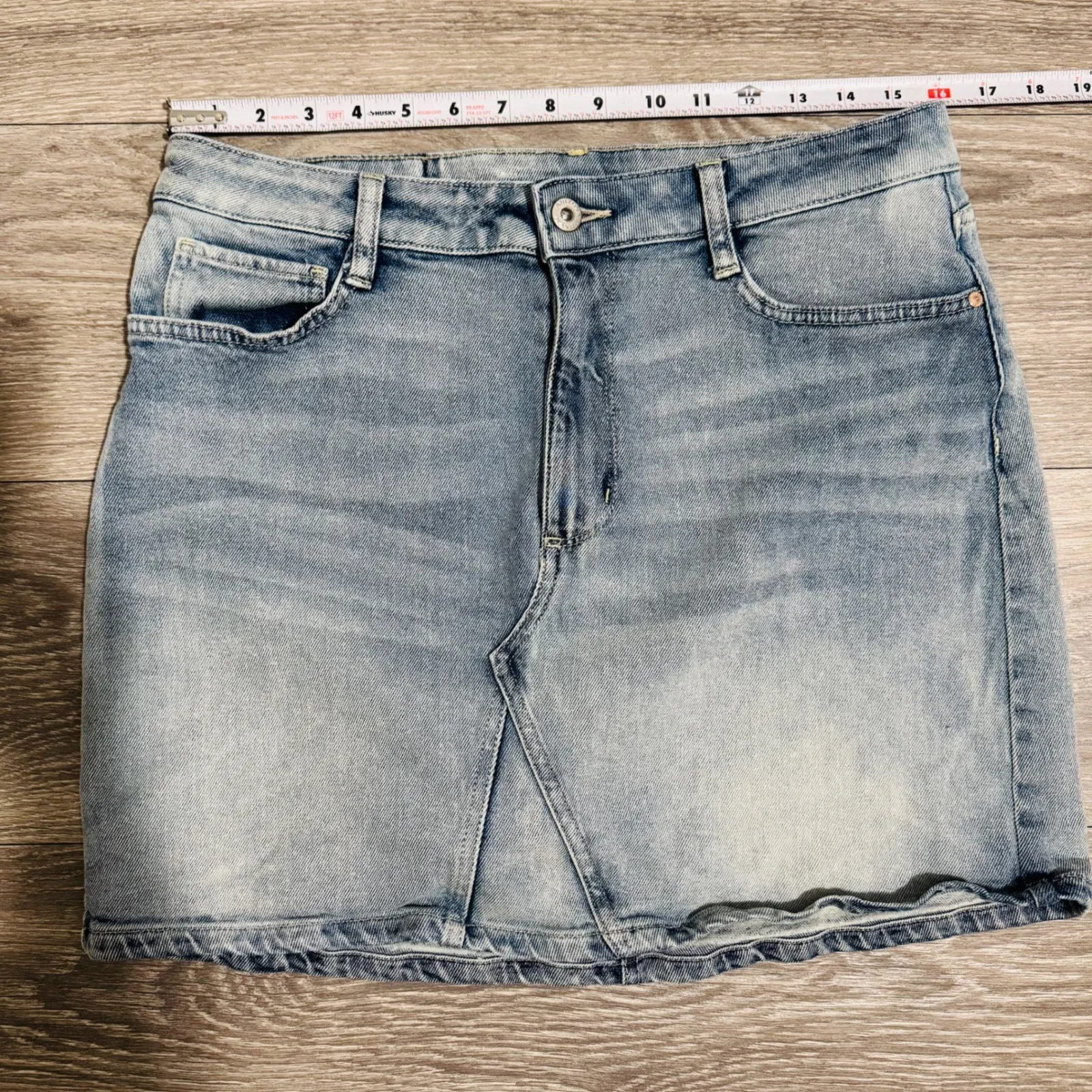 ARIZONA JEAN CO Denim Mini Skirt Light Wash Distressed Pockets Women Size 13 - Image 6