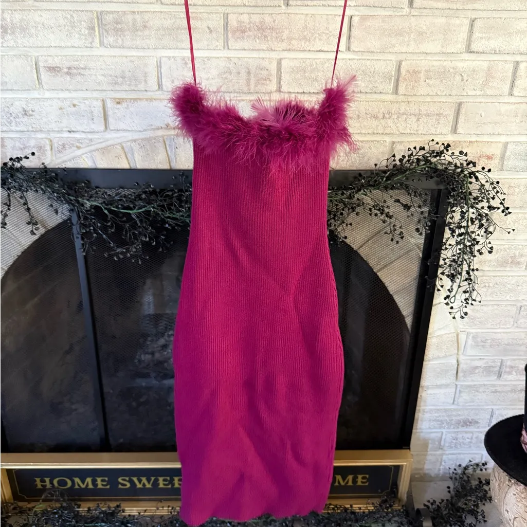 Salty Strapless Dress with Feathered Neckline - Image 5