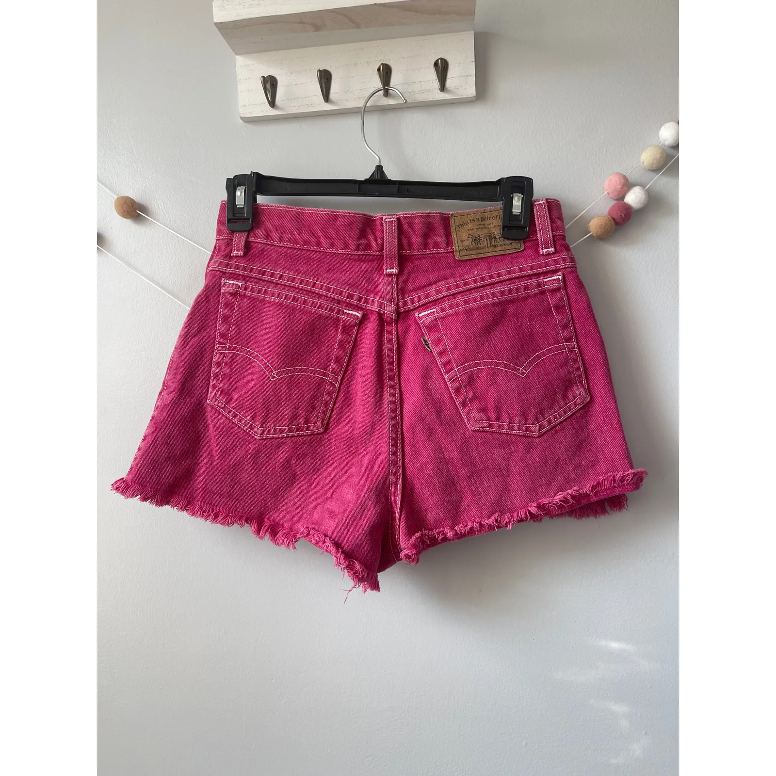 Vintage 80s Levi's 900 Strawberry Cut Off Denim Shorts - Image 4
