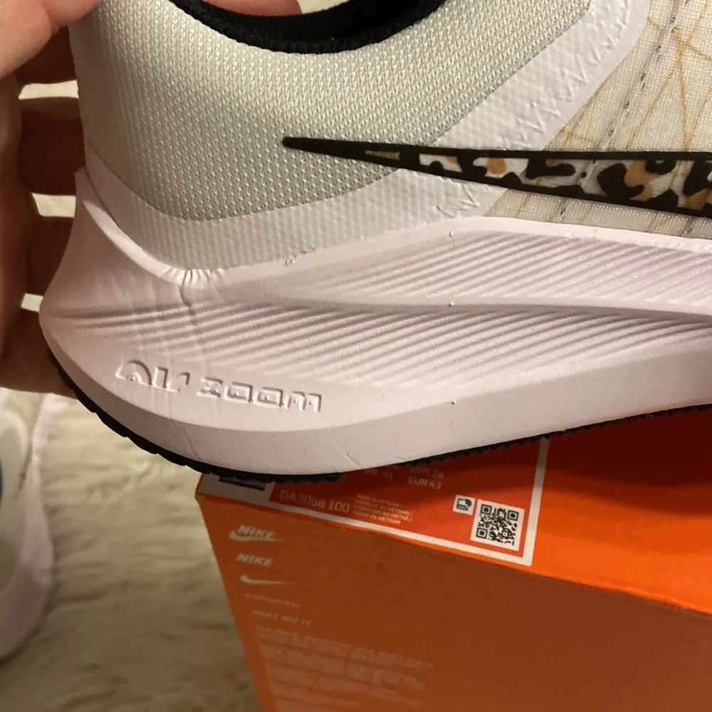 Nike Women’s Zoom Zwingli 8 PRM size 11 brand new with box - Image 15