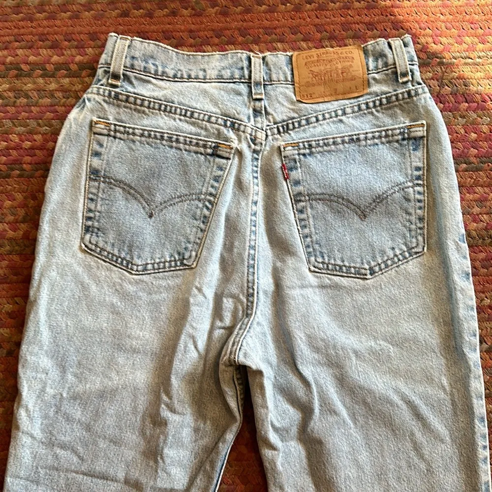 RARE VINTAGE 512 LEVIS LIGHT WASH SLIM FIT TAPERED LEG JEANS - Image 5
