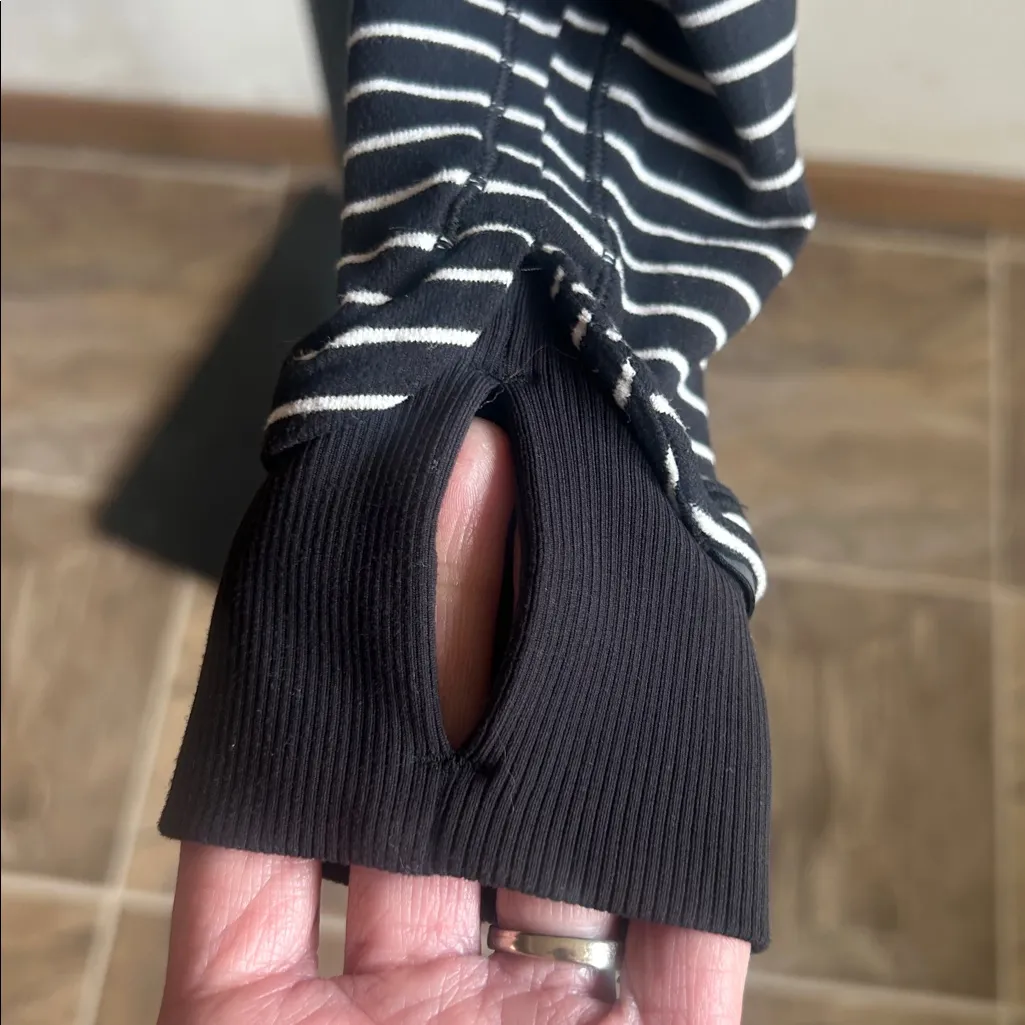 Lululemon Base Runner Striped Half Zip Black White Pullover Size 2 - Image 11