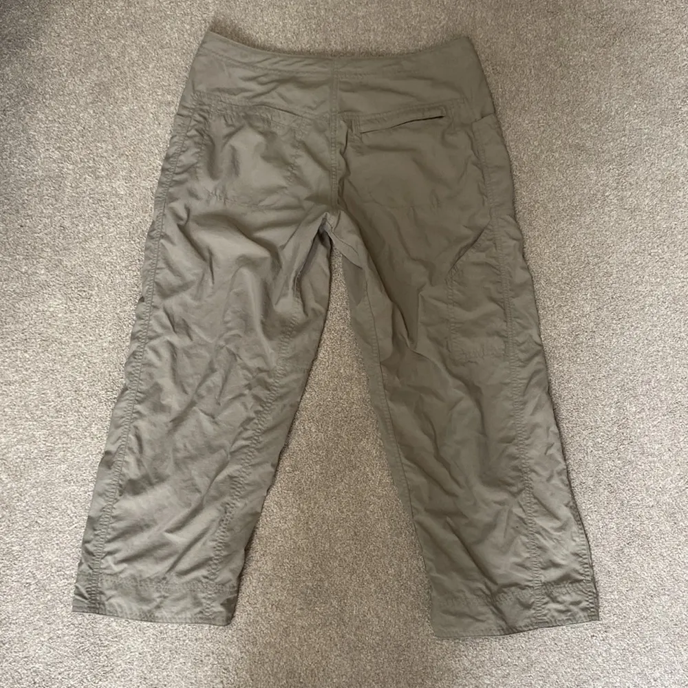 Mountain Hardwear Khaki Hiking Lightweight Nylon Capri Pants Size S - Image 2