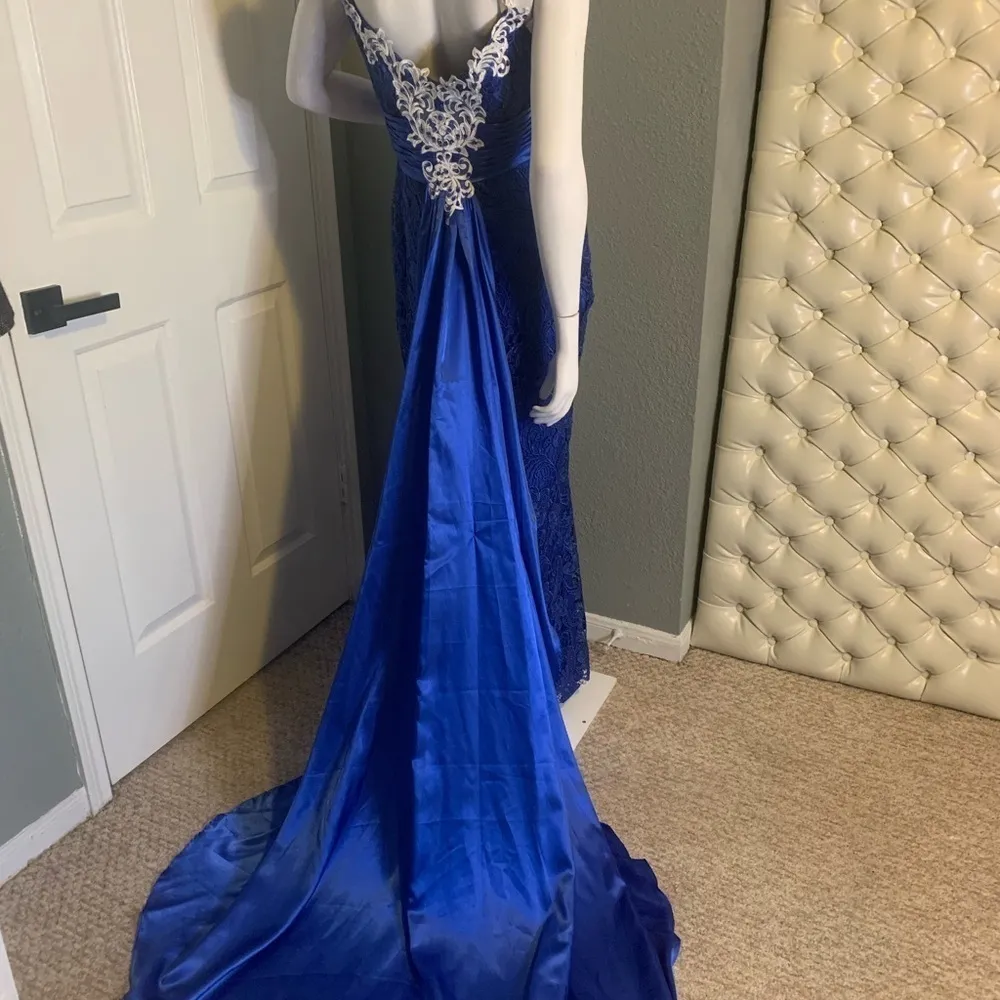 JJ’S House Blue And White Sequined formal Prom dress. - Image 7