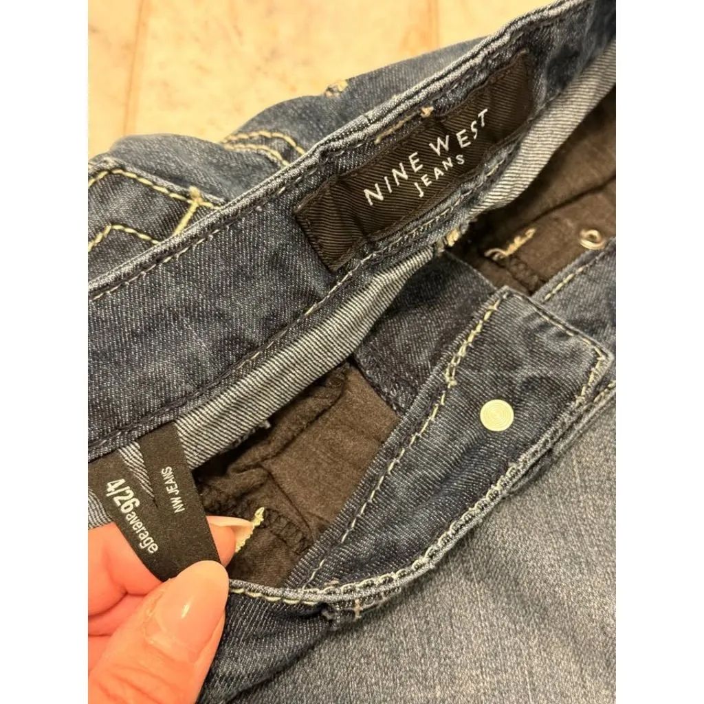 NEW Nine West women's size 4 (26" waist) blue denim capri jeans - Image 2