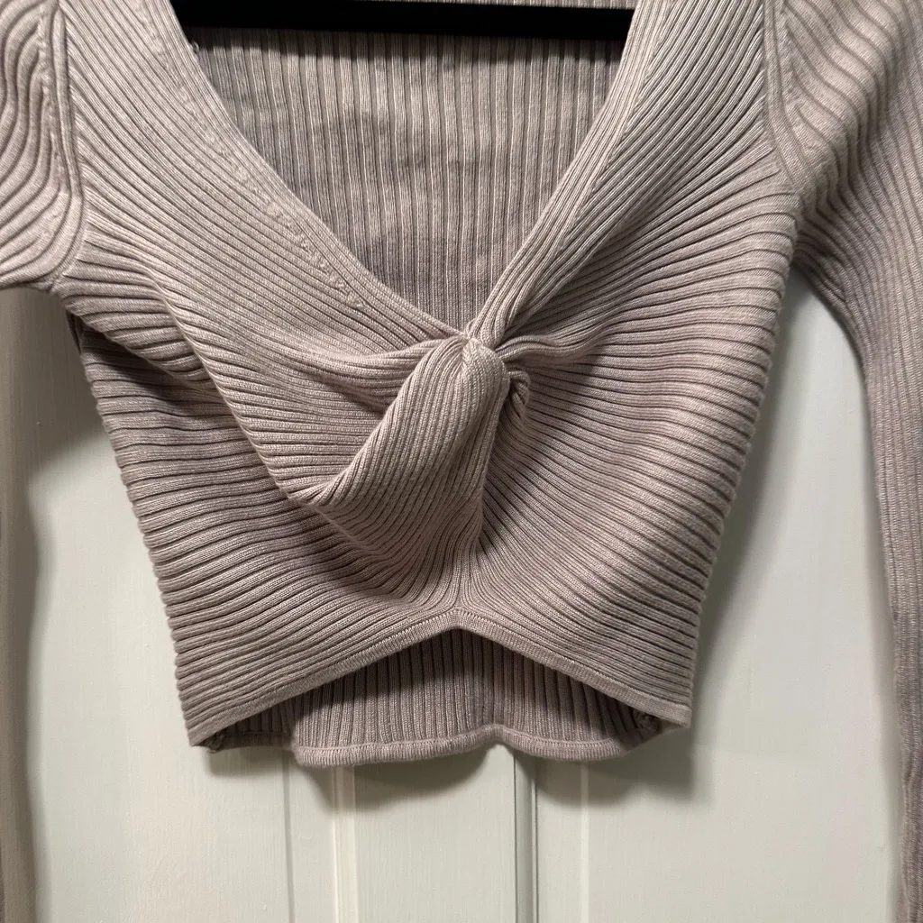Abercrombie & Fitch Front Twist‎ Cropped Sweater - Image 2