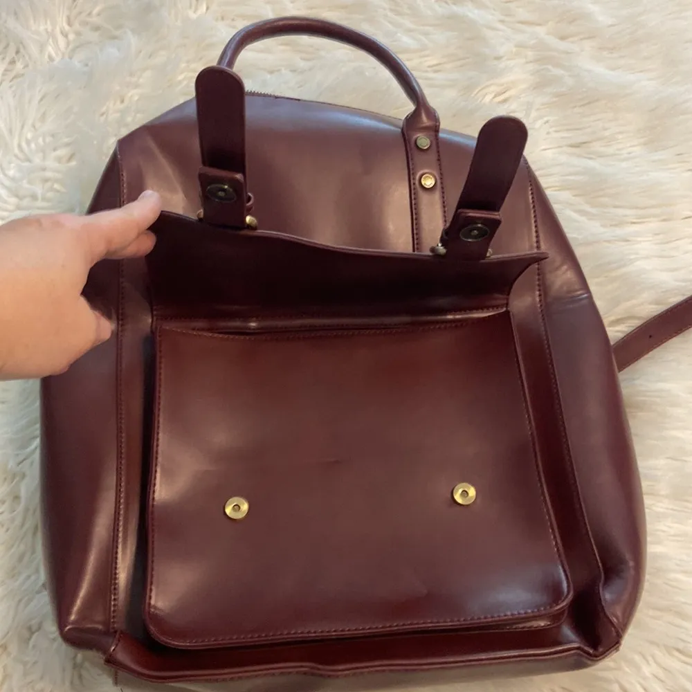 ECOSUSI BACKPACK BNWOT FUX LEATHER COMP SPACE LOTS OF ZIPPERS SEE ALL PHOTOS - Image 13