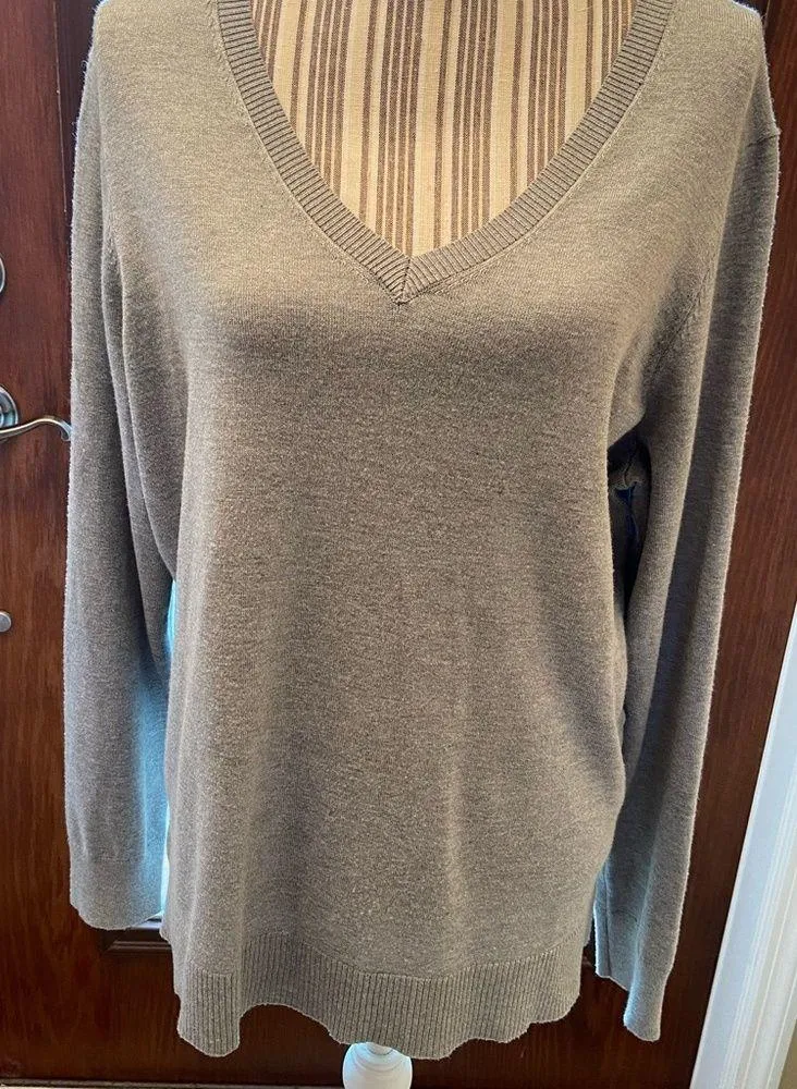 Adrianna Papell Heather Grey & White long Sleeve VNeck Sweater - Image 7