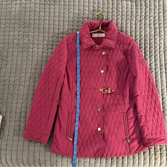 Gorgeous Dismero Pink Quilted Button Front‎ Jacket with gold toggle. Size 8 - Image 12