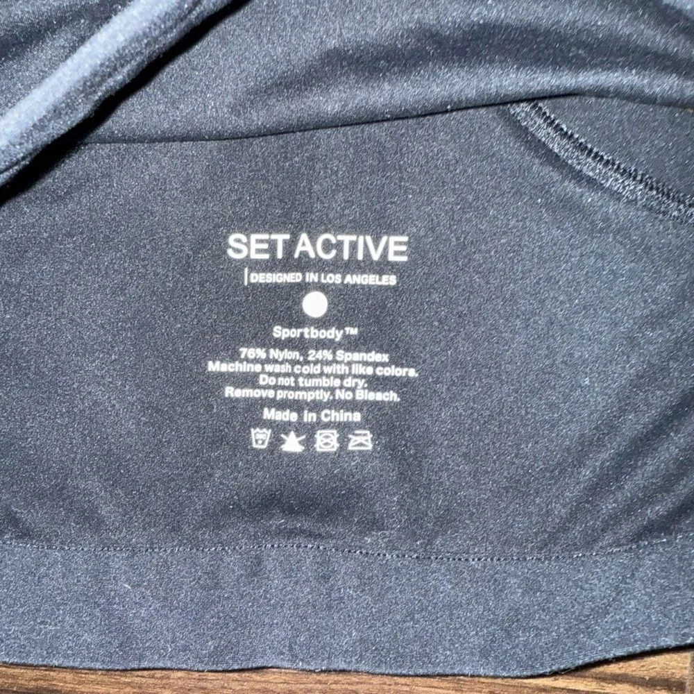 Black Sleeveless Crop Top - Image 2