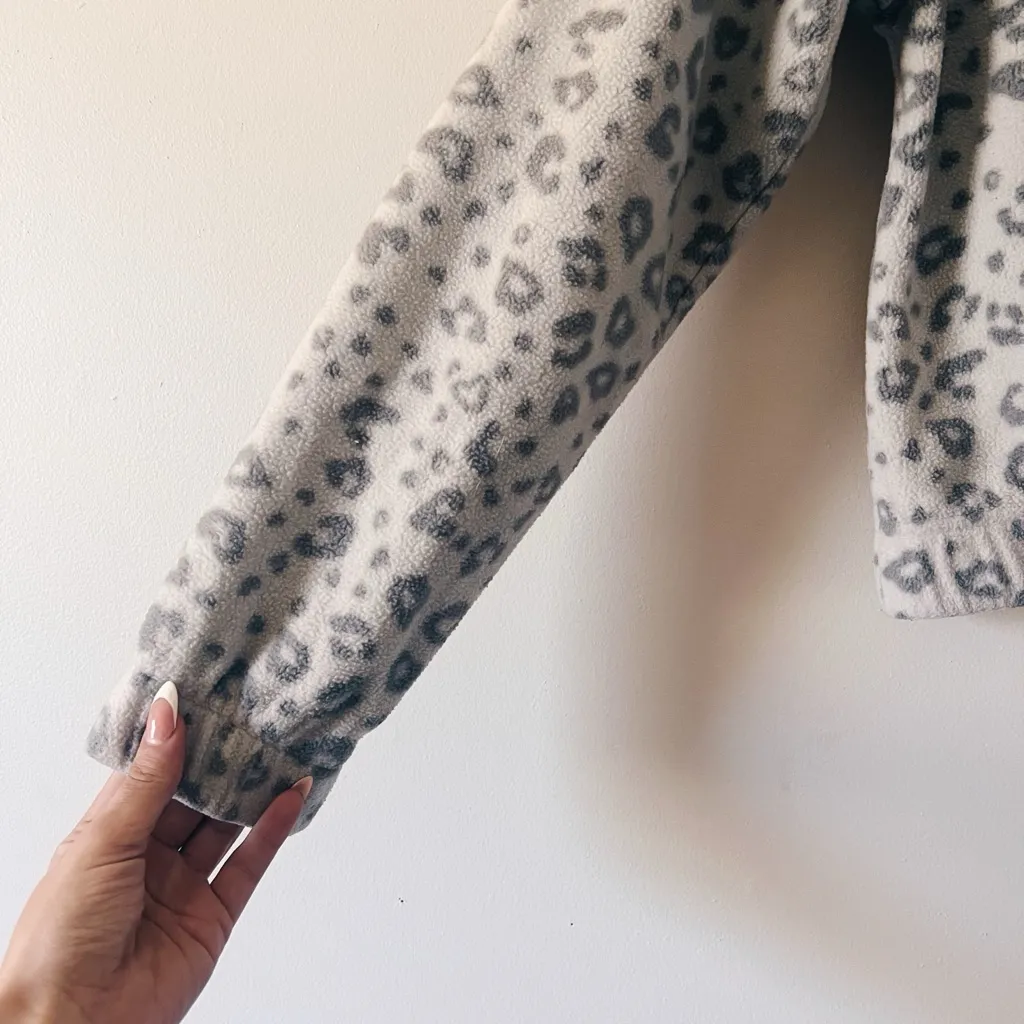 Leopard Print Quarter-Zip cropped pullover - Image 2