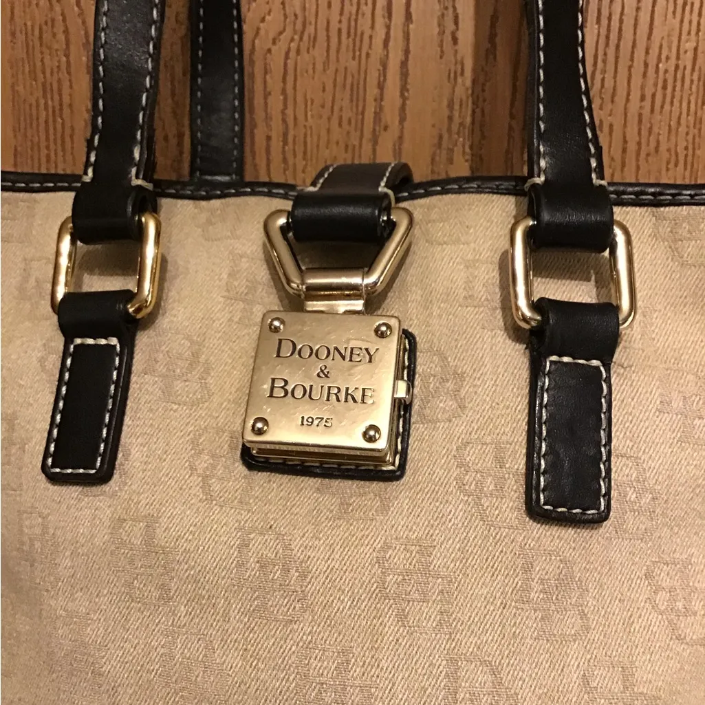 DOONEY AND BOURKE BUCKET BAG WITH WALLET - Image 4