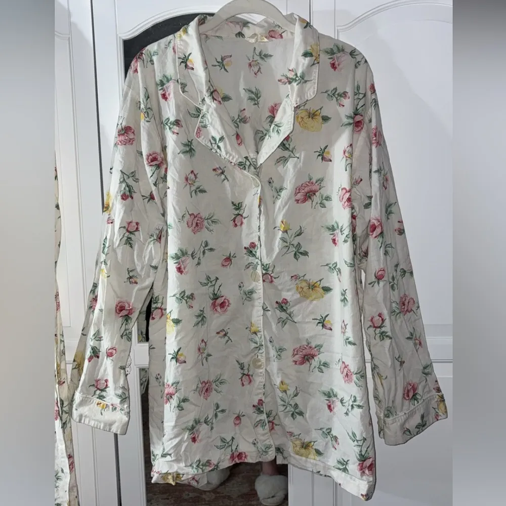 Victorias Secret Vintage Floral Pajama Set - Image 2