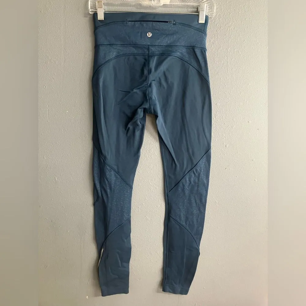 ❌Lululemon Blue Midrise Fleece Lined Animal Print Accent Leggings size 4 - Image 5