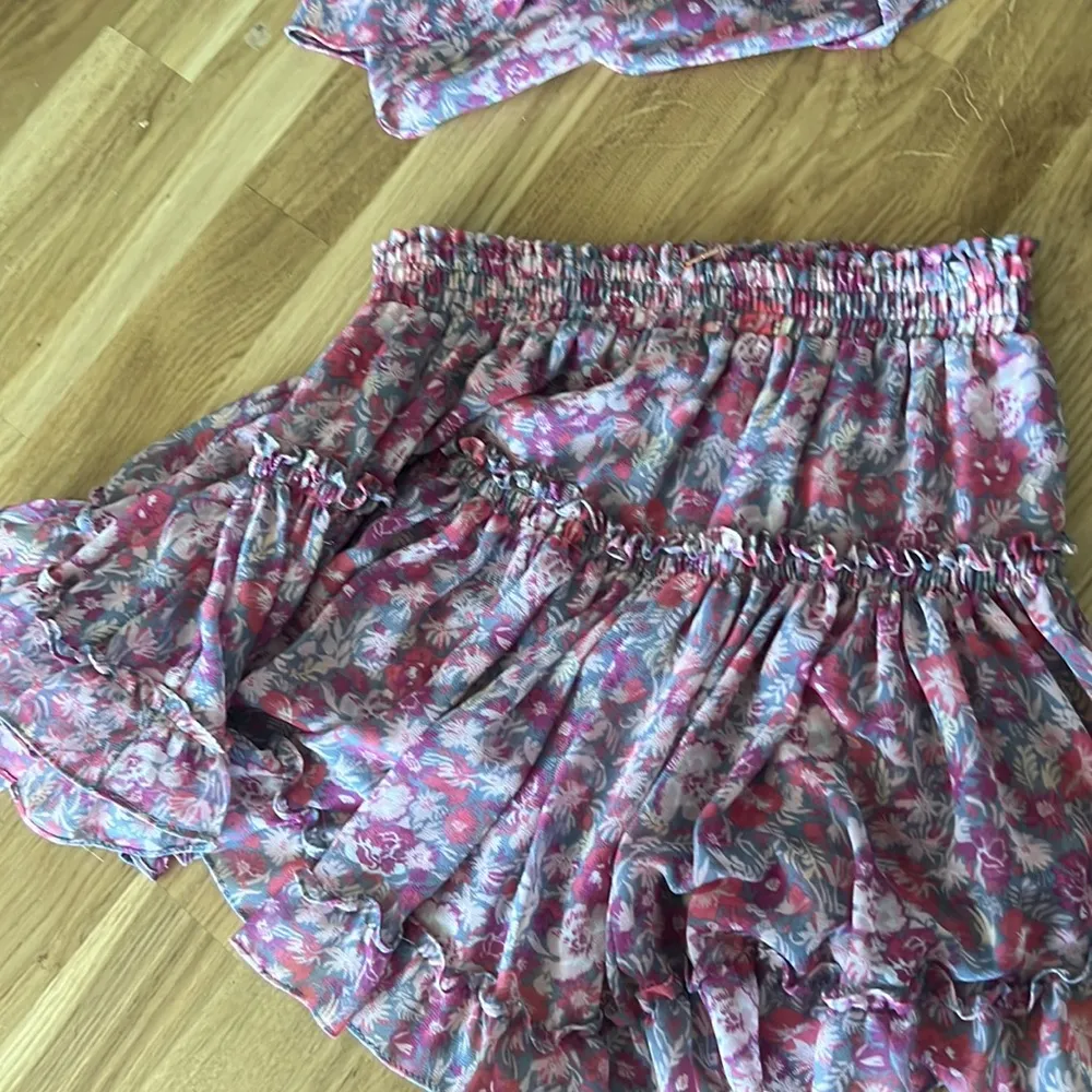 SET MISA LILYANNA TOP AND WILLA SKIRT IN PINK FLORAL - Image 9