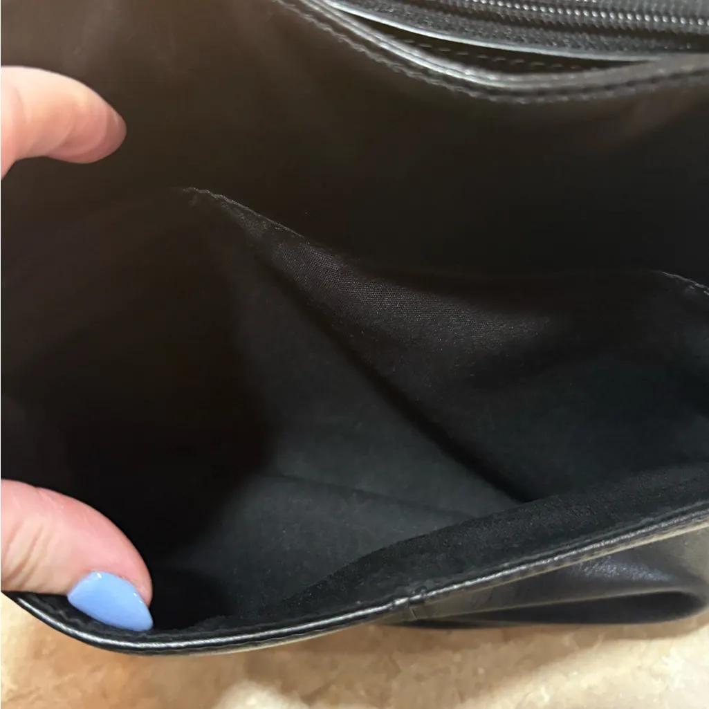 Aigner Elegant Black Leather Shoulder Bag - Image 5