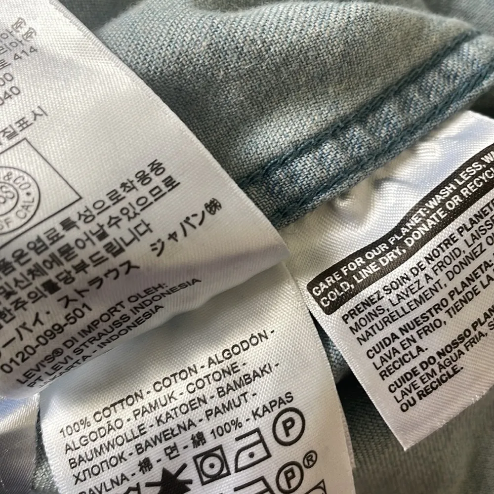 Levi’s shirt jacket woman’s blue standard short sleeve shirt Sz Med - Image 41