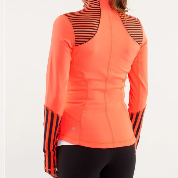 Lululemon Forme Jacket
Light Flare / Classic Stripe Light Flare Inkwell /Inkwell - Image 4