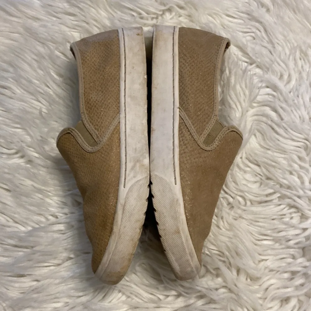 Sorel Shoes used in good condition still have life in it size 9.5 color tan - Image 3