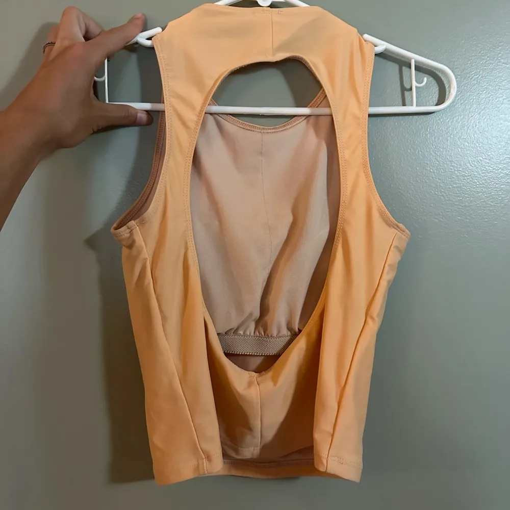 Kortni Jeane swimsuit! Peach color circle back crop top! Women’s size small! - Image 3