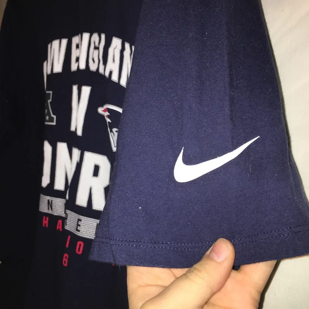 NEW ENGLAND PATRIOTS NAVY BLUE GRAPHIC T-SHIRT - Image 2