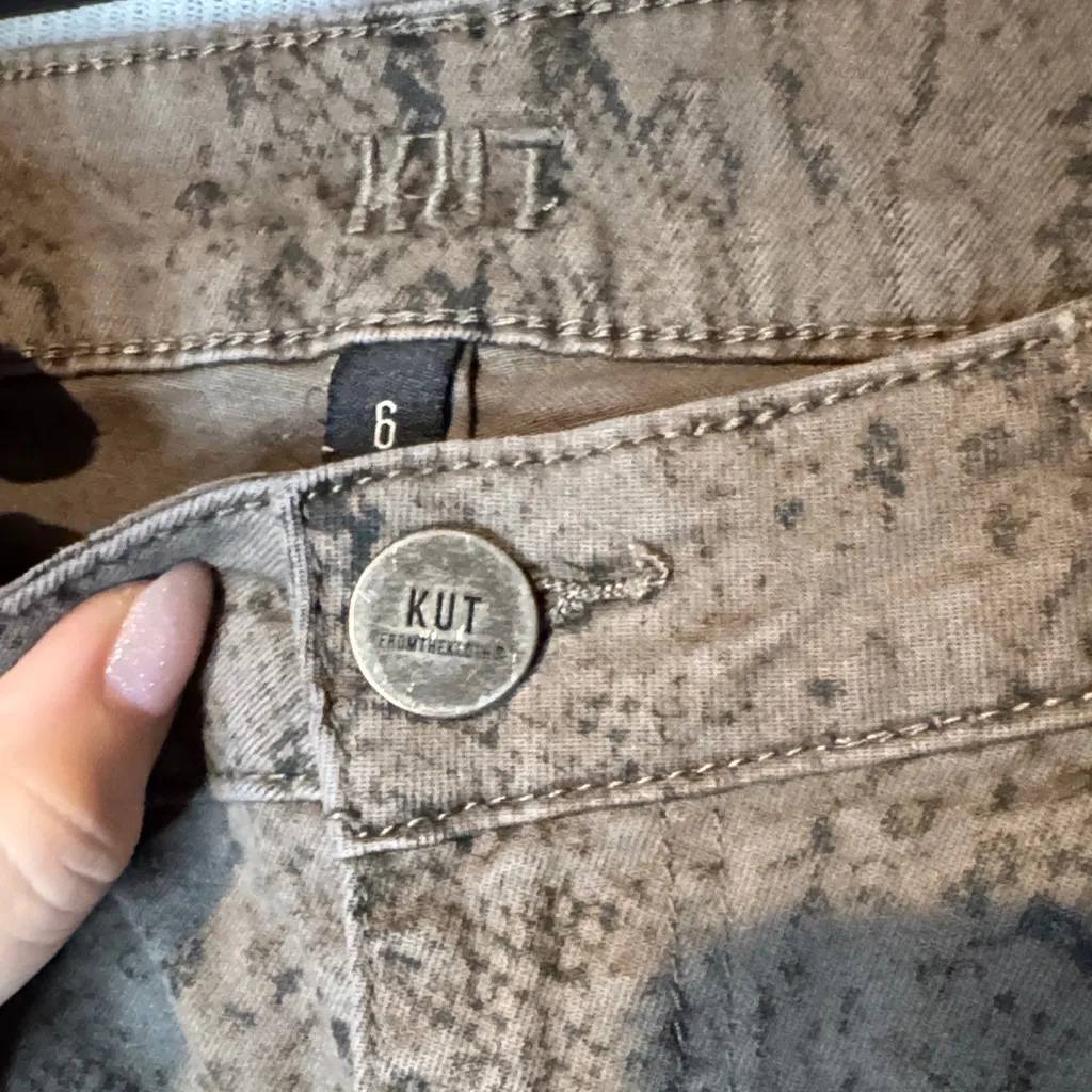 Kut from the Kloth Brown Snake Print Cropped Jeans - Image 3