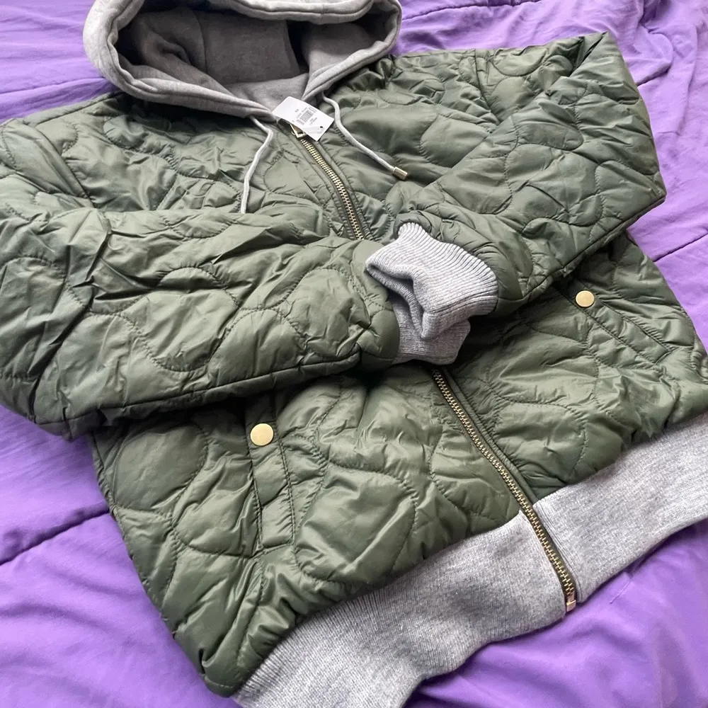 Gap Women’s Interchangeable Reversible Green & Gray Embroidered Bomber Jacket XS - Image 2