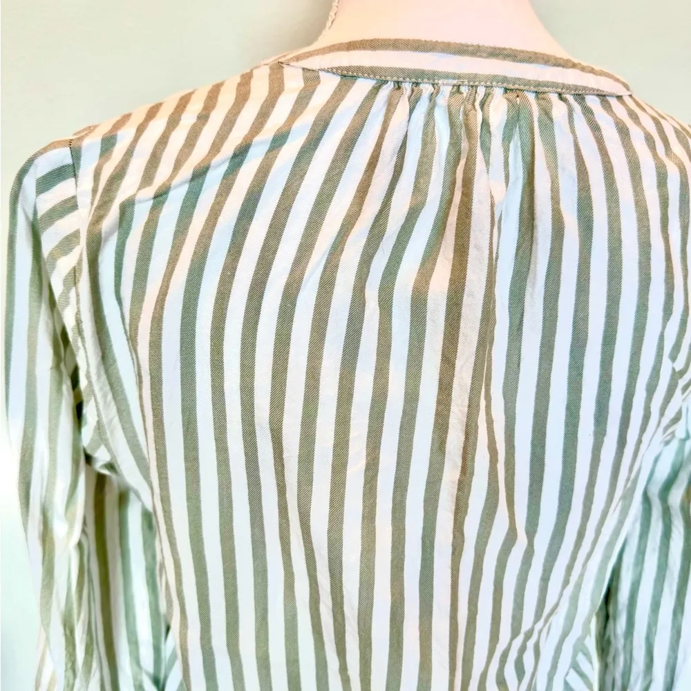 Sage Green/White Vertical Striped Top | Front Tie |EUC | Small |beachlunchlounge - Image 6