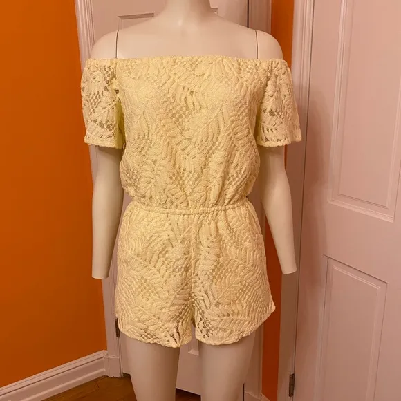 BB Dakota Yellow Lace Romper - Image 2