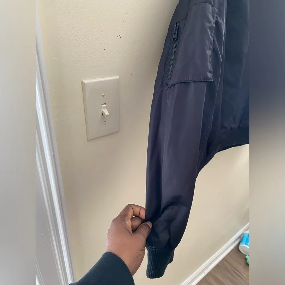 Subdued inner padded Winter Cropped Jacket. Unisex. Black Size L - Image 7