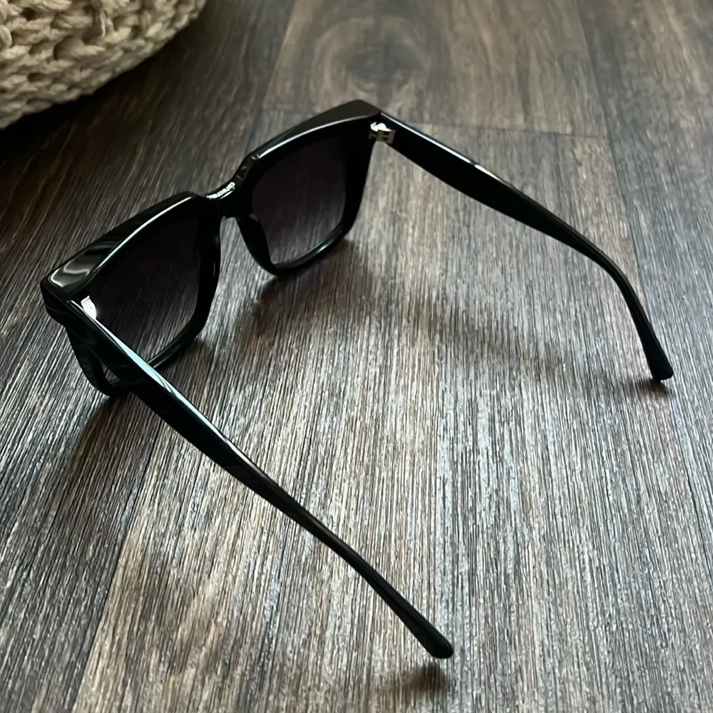 Vera Wang Ayanna Sunglasses - Image 3